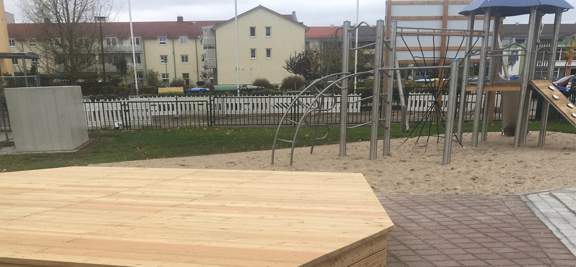 Friedland Schulhof und Generationenspielplatz